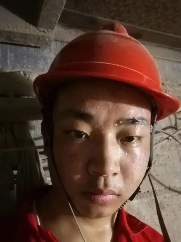 DƬ
